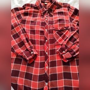 AERIE Ladies Button Up Flannel Shirt. Size Medium. Long Sleeves.